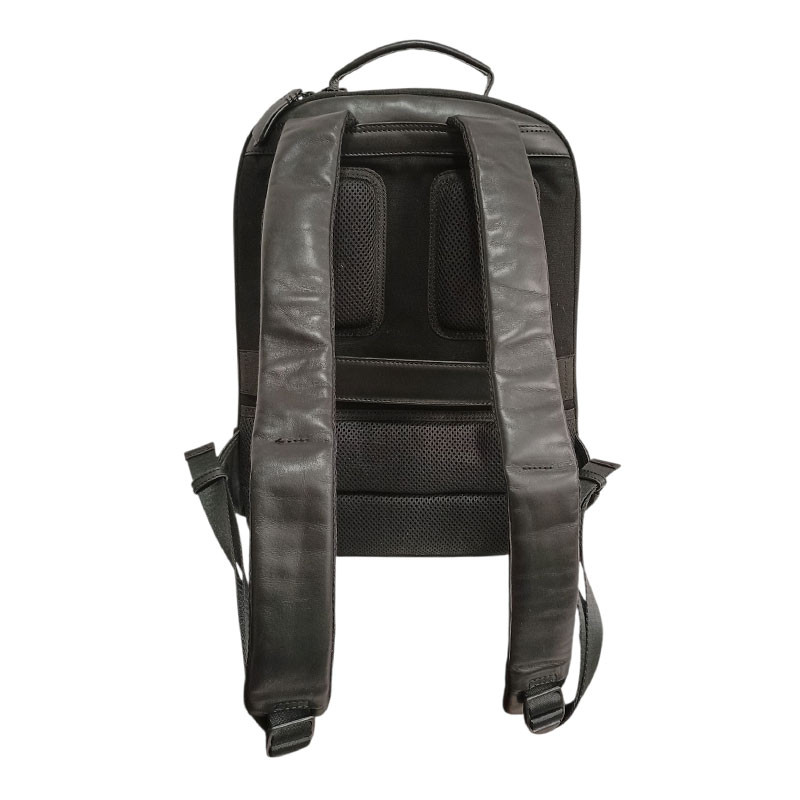 Marta Ponti sac à dos business noir vue de dos bretelles