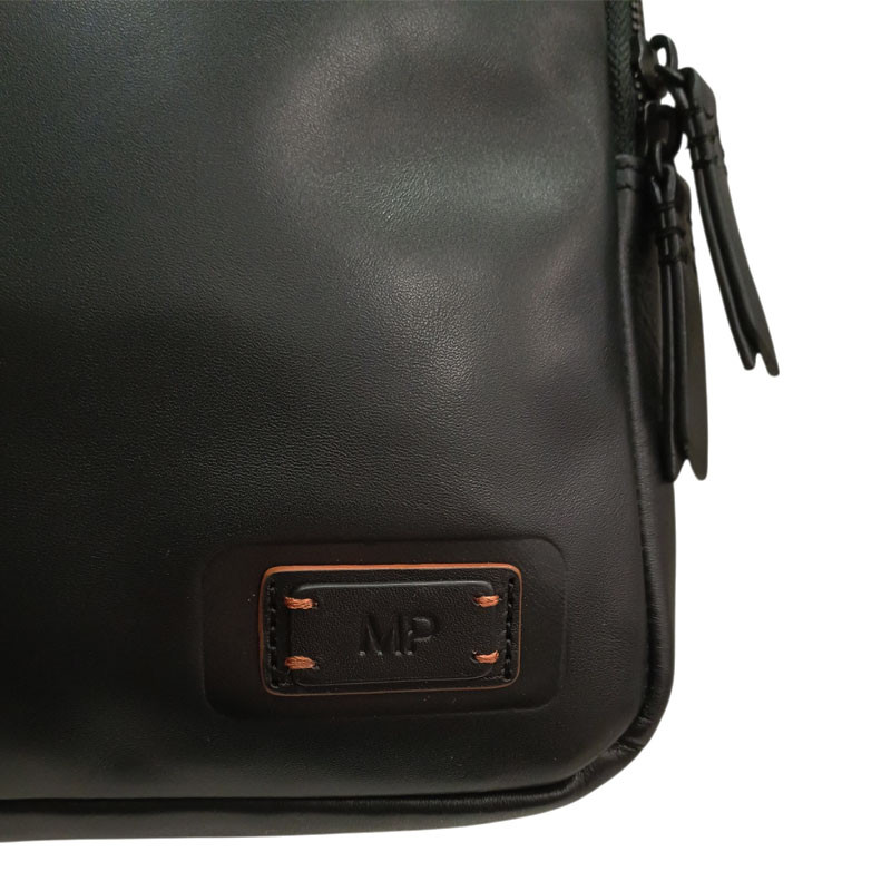 Marta Ponti sac à dos business noir vue de détail