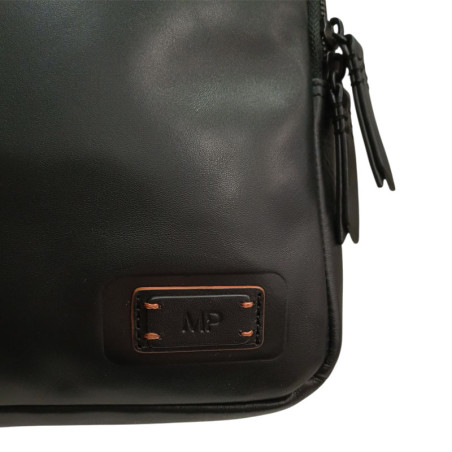 Marta Ponti sac à dos business noir vue de détail Marta Ponti sac à dos business noir vue de détail