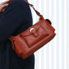 Sac baguette en cuir, à poches POURCHET 26016 marron photo porté
