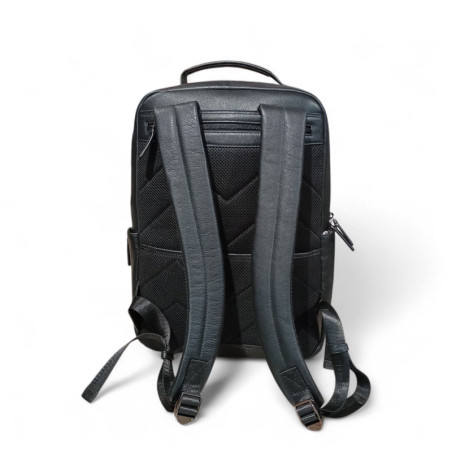 Sac à dos PICARD 1233 en cuir noir photo de dos