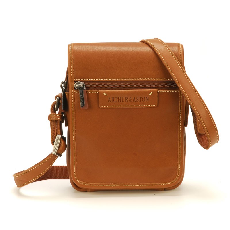 AA2028-12 COGNAC Petit sac à rabat JOHANY